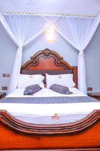 Una cama o camas en una habitación de Sheratton Beach Villagio