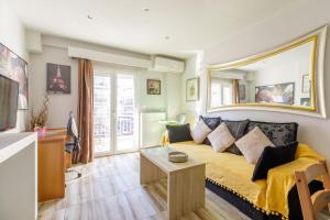 Μια τηλεόραση ή/και κέντρο ψυχαγωγίας στο Denis Apartment