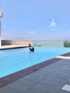 Πισίνα στο ή κοντά στο KiRA Drawbridge Homestay max 8 pax only with pool WIFI NETFLIX near KTCC Mall