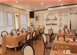 מסעדה או מקום אחר לאכול בו ב-Affa Boutique Hotel