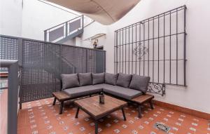 Χώρος καθιστικού στο 1 Bedroom Stunning Apartment In Sevilla