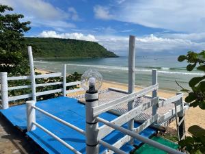 a balcony with a view of the beach at Homestay Phú Thường Beach in Phước Ðổng (1)