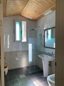 Ванна кімната в Gapyeong Casa Swiss Pension