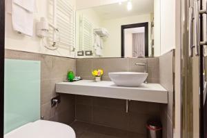 A bathroom at Domus Best Guest House