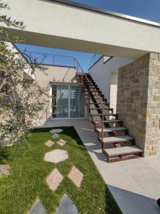 Το κτήριο όπου στεγάζεται  το διαμέρισμα