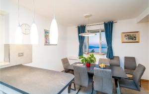 Fotografia z galérie ubytovania Cozy Home In Brsecine With House Sea View v destinácii Brsečine