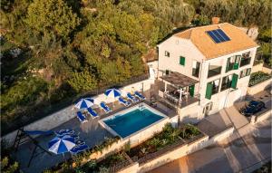 Beautiful Home In Brsecine With Outdoor Swimming Pool с высоты птичьего полета