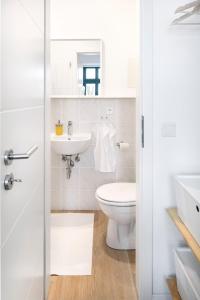 TinyTiny modernes Studio Apartment in Plagwitz tesisinde bir banyo