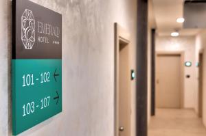 Majutusasutuses Hotel Emerald olev sertifikaat, autasu, silt või muu dokument