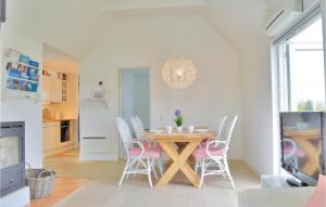 a kitchen and dining room with a table and chairs at Awesome Home In Vejby With 3 Bedrooms, Sauna And Wifi in Vejby