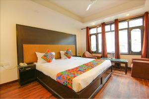 a bedroom with a large bed in a room at FabHotel Dwaper in Mussoorie