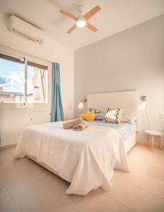 Postel nebo postele na pokoji v ubytování Lovely penthouse in Marbella Centre