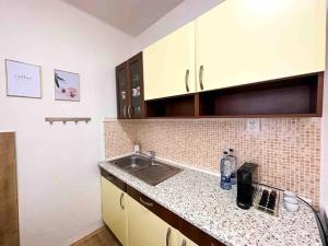 A kitchen or kitchenette at Simcity I free parking 24h self check-in