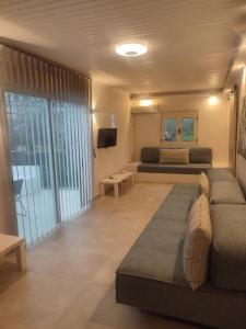 Χώρος καθιστικού στο Gialova Bay Villa