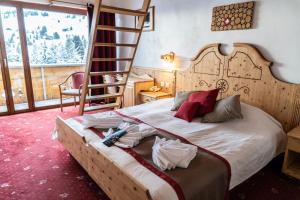 Postel nebo postele na pokoji v ubytování Hôtel Le Relais Alpin