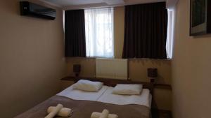 Voodi või voodid majutusasutuse Hotel Reverence toas