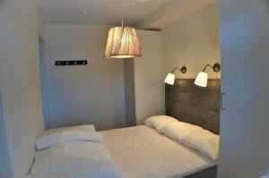 a bedroom with two beds and two lights on the wall at Björnrike Vemdalen utsikt över Sonfjället in Vemdalen
