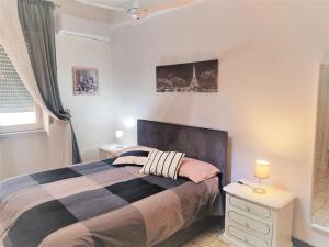 A bed or beds in a room at Vallese Holiday Home Apartment Maiori