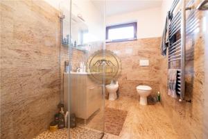 a bathroom with a glass shower and a toilet at VILA ORADEA LUX in Oradea