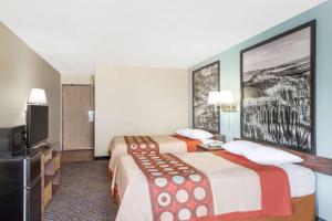 Postel nebo postele na pokoji v ubytování Super 8 by Wyndham Cedar City