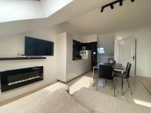 A television and/or entertainment centre at Sunrise 2 Apartment