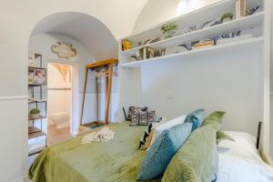 Letto o letti in una camera di Busdraghi Studio, a stylish studio along Via Fillungo