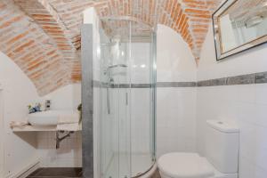Bagno di Busdraghi Studio, a stylish studio along Via Fillungo