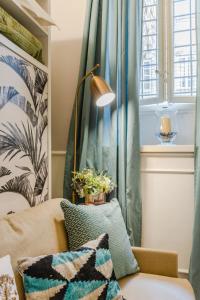 Area soggiorno di Busdraghi Studio, a stylish studio along Via Fillungo