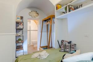 Letto o letti in una camera di Busdraghi Studio, a stylish studio along Via Fillungo