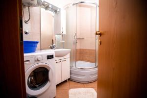 Et badeværelse på House Amalia + 69 billeder