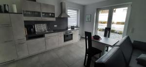 Kuchyň nebo kuchyňský kout v ubytování VivaNatura Eifelferienappartement