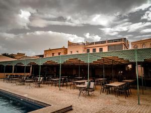 Bazén v ubytování Hôtel LAKASBAH Ait Ben Haddou nebo v jeho okolí