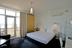 Postel nebo postele na pokoji v ubytování Dive Hotel