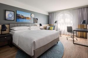 Voodi või voodid majutusasutuse Basel Marriott Hotel toas
