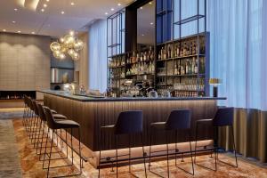 Sohvabaar või baar majutusasutuses Basel Marriott Hotel