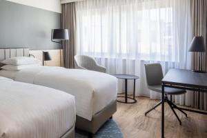 Voodi või voodid majutusasutuse Basel Marriott Hotel toas