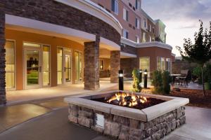 a fire pit in the courtyard of a building at Courtyard Des Moines Ankeny in Ankeny