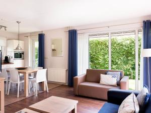 Istumisnurk majutusasutuses Lush holiday home in Friesland with sauna