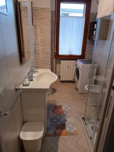 a bathroom with a white sink and a window at Bnbook Residenza Lo Scoiattolo in Rho