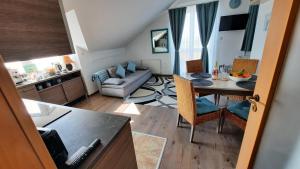 Posedenie v ubytovaní Kamilla Apartman Villapark