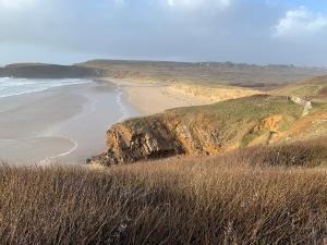 a view of a beach and the ocean at L améthystes in Crozon