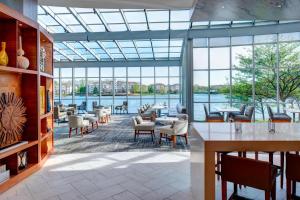 a restaurant with a view of the water at Marriott Indianapolis North in Indianapolis
