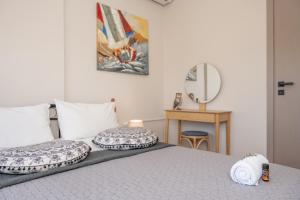 A bed or beds in a room at Studio 71!Charming flat in Chania