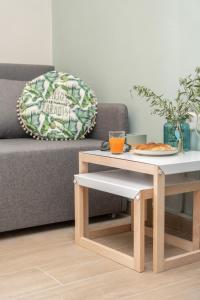 A seating area at Studio 71!Charming flat in Chania