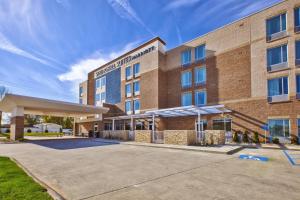 een weergave van de voorkant van een hotel bij SpringHill Suites by Marriott St. Joseph Benton Harbor in Benton Harbor