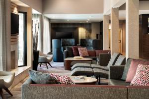 a living room with couches and tables and chairs at Courtyard by Marriott Los Angeles Hacienda Heights Orange County in Hacienda Heights