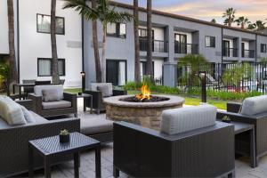 a patio with a fire pit with chairs and tables at Courtyard by Marriott Los Angeles Hacienda Heights Orange County in Hacienda Heights