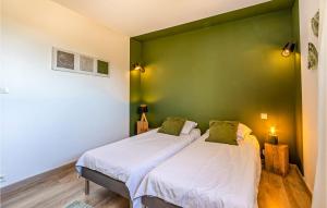 Cama o camas de una habitación en Amazing Home In La Londe Les Maures With House Sea View