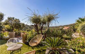 Jardín al aire libre en Amazing Home In La Londe Les Maures With House Sea View