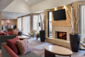 a hotel lobby with a fireplace and a tv at Courtyard Philadelphia Willow Grove in Willow Grove